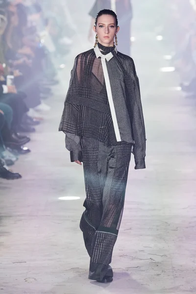 Look 19